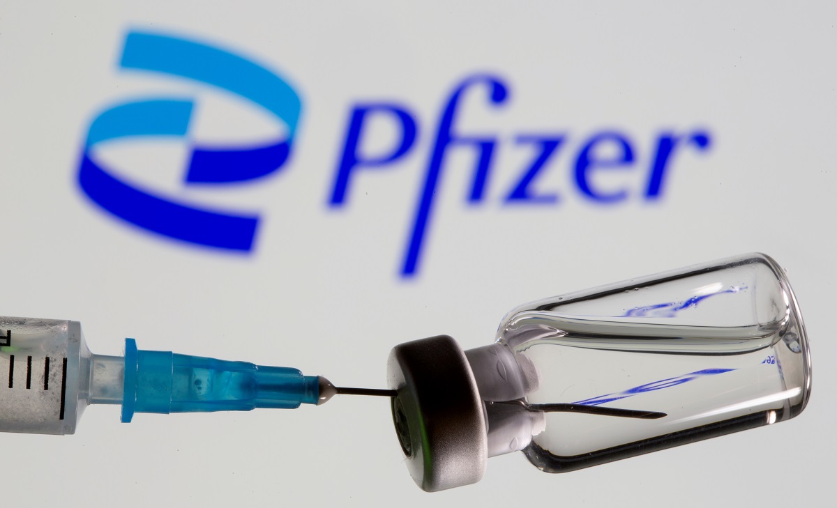 Los anticuerpos generados por las vacunas de Pfizer y Moderna caen a partir de los seis meses