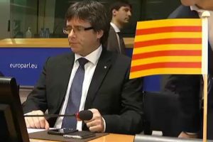 Puigdemont sugiere presidir Catalunya desde Bruselas