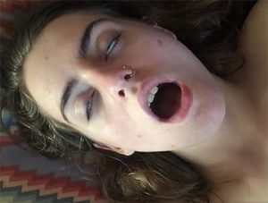 Los orgasmos en la cara de Lucy Barlows