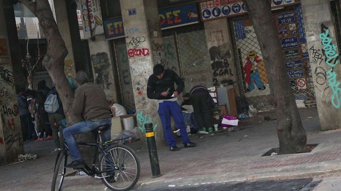 Refugiados en Atenas, el blanco perfecto de las mafias de la droga