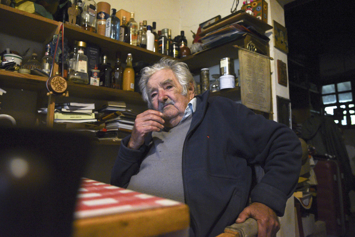 Fotografía de archivo fechada el 22 de abril de 2024 que muestra al expresidente de Uruguay, José Mujica mientras habla durante una entrevista con EFE, en Montevideo (Uruguay).-EFE/ Sofía Torres/ARCHIVO