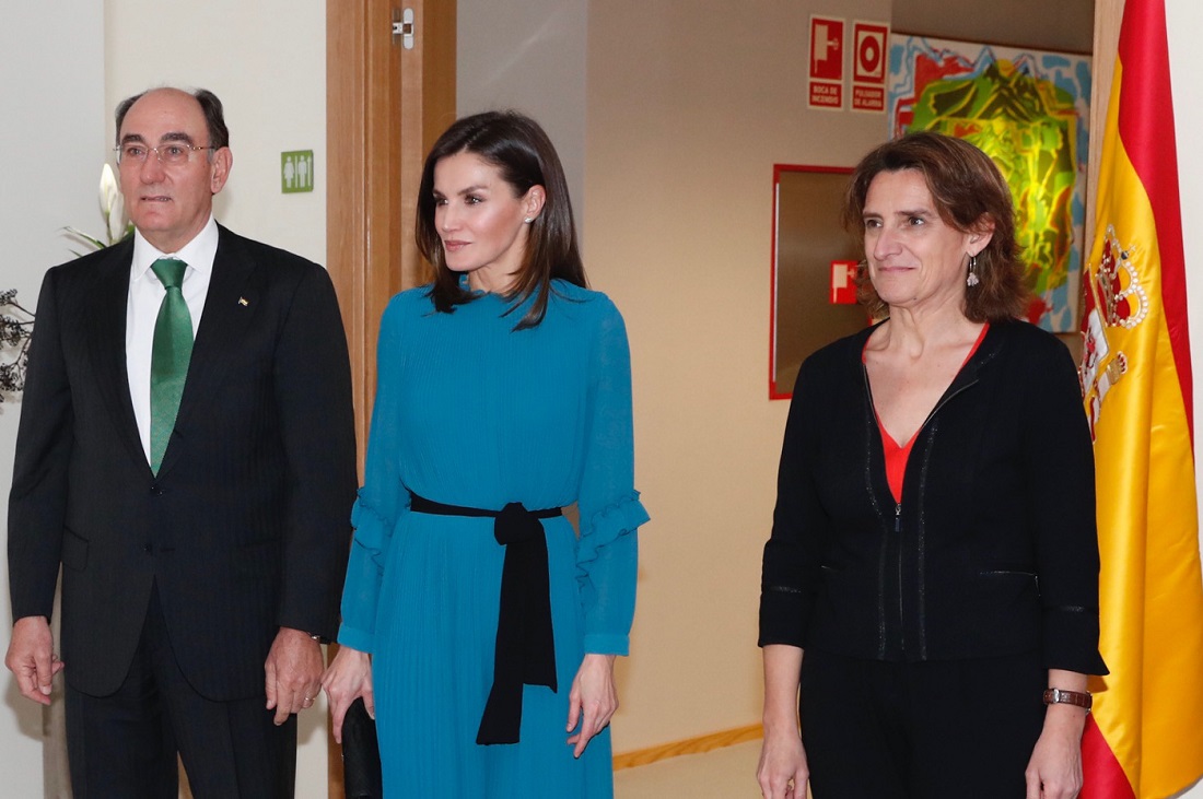 La ministra para la Transición Ecológica, Teresa Ribera, con la reina Letizia y el presidente de Iberdrola, Ignacio Sánchez Galán, en un acto de la Fundación, en enero de 2019. Foto Casa Real