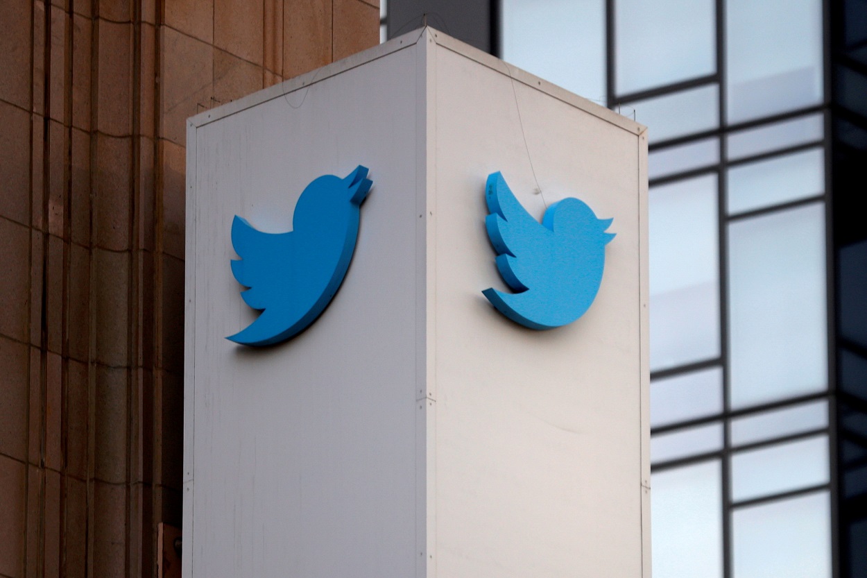 El logo de Twitter en el exterior de su sede en San Francisco (California, EEUU). REUTERS/Stephen Lam