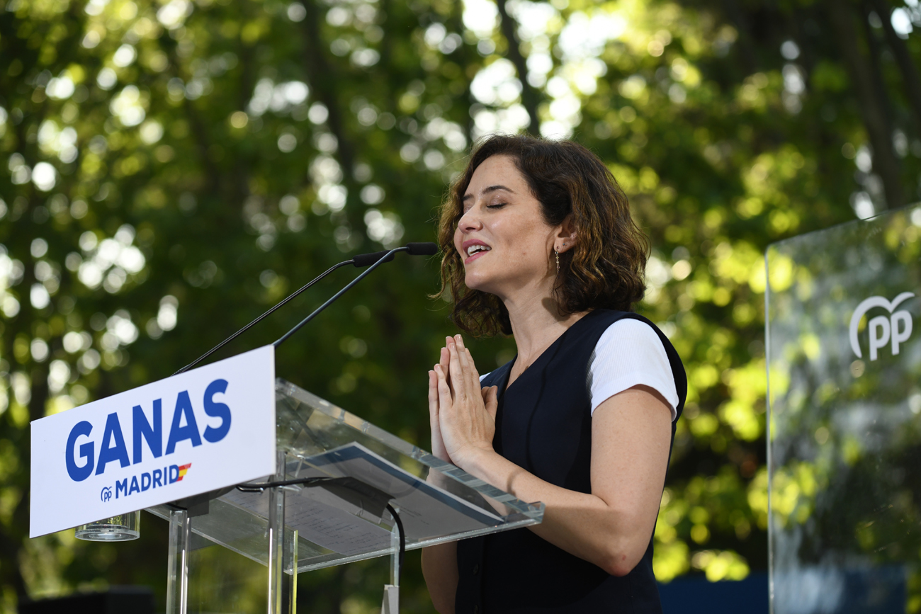 La presidenta de la Comunidad de Madrid, Isabel Díaz Ayuso, interviene en un acto en el distrito de Salamanca de Madrid, a 6 de mayo de 2022.
