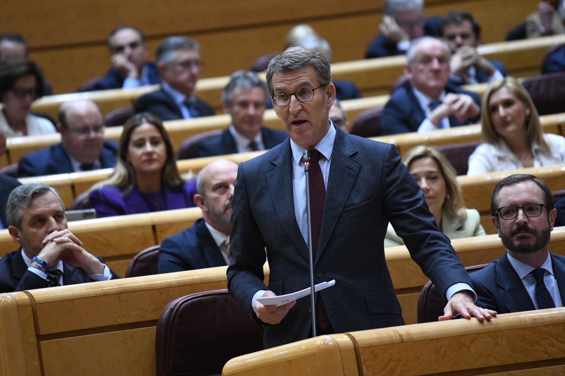 El líder del Partido Popular, Alberto Núñez Feijóo, interviene durante una sesión de control al Gobierno en el Senado, a 21 de febrero de 2023, en Madrid (España). Foto: Fernando Sánchez / Europa Press