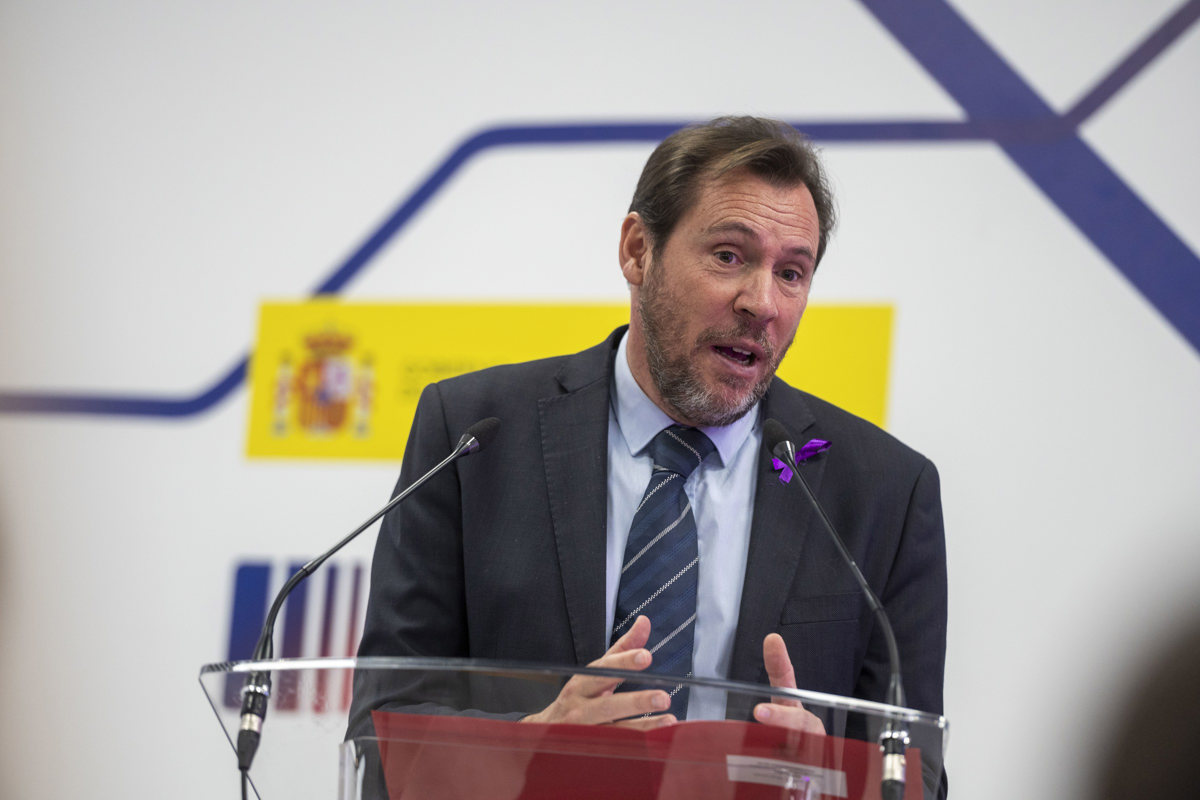 El ministro de Transportes y Movilidad Sostenible, Óscar Puente. / Fernando Villar (EFE)