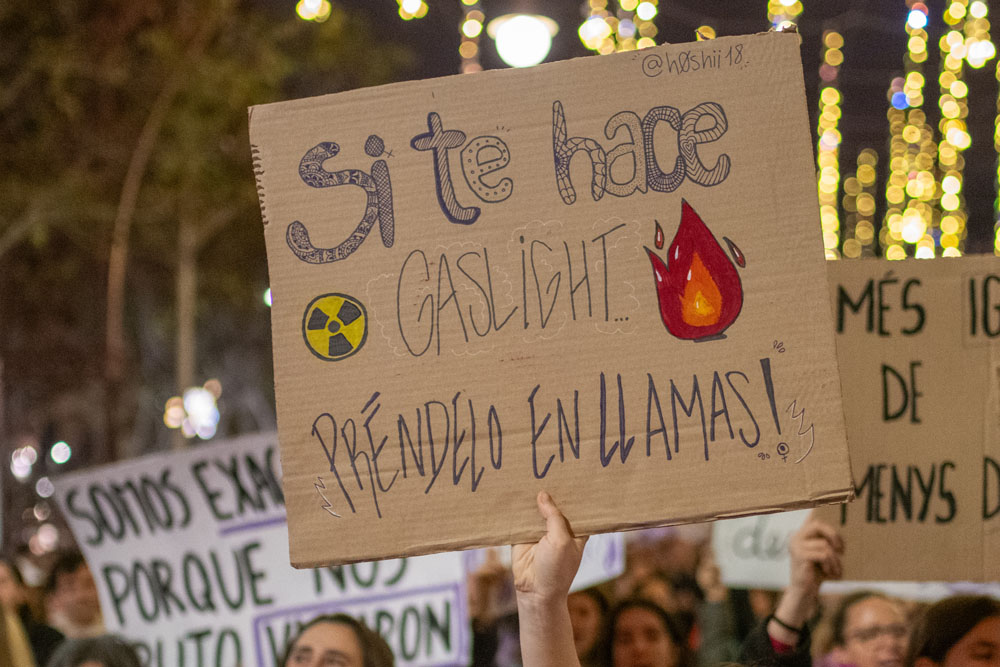 Una pancarta en la manifestación del 25N en Barcelona. EUROPA PRESS/Lorena Sopêna