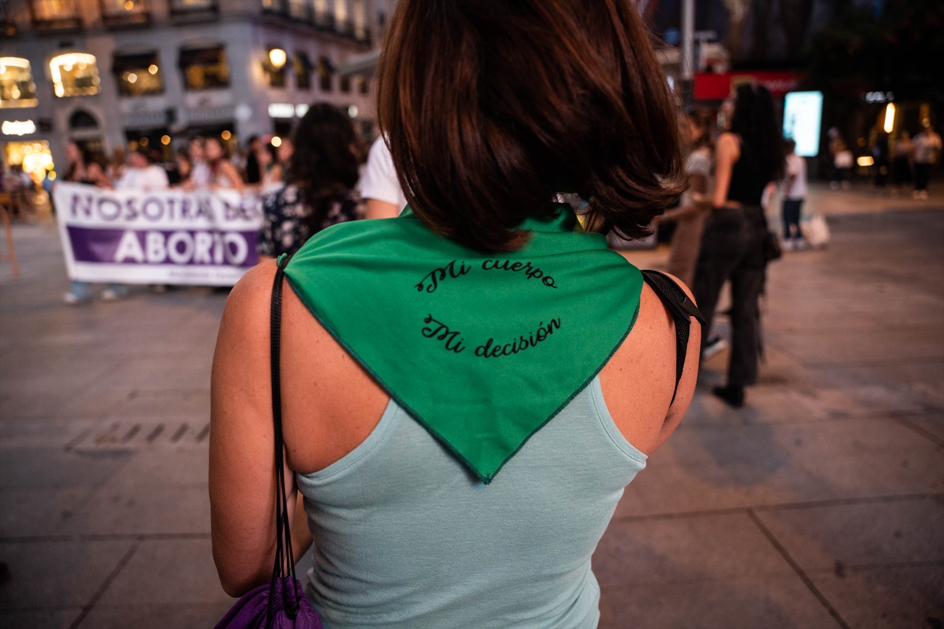 Una mujer lleva un pañuelo a favor del aborto legal en la manifestación por el Día de Acción Global por la despenalización del aborto, a 28 de septiembre de 2023, en Madrid (España). Matias Chiofalo / Europa Press