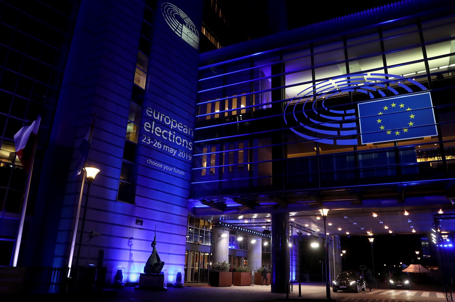 Foto de archivo del exterior del edificio del Parlamento Europeo en Bruselas, en la noche de las elecciones europeas de 2019. REUTERS/Yves Herman