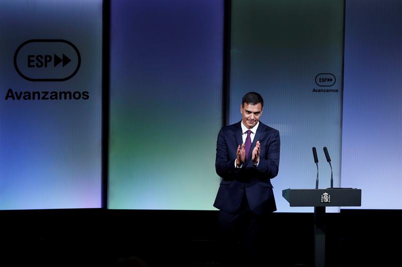 El presidente del gobierno, Pedro Sánchez, durante su intervención en el acto con motivo de los cien días de gestión del Ejecutivo. EFE/Emilio Naranjo