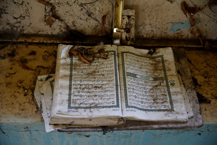 Un ejemplar del Corán en una mezquita abandonada en la ciudad de Malakal, en Sudan. REUTERS/Baz Ratner
