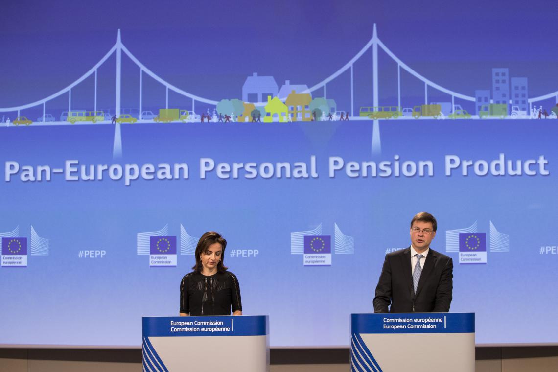 El vicepresidente de la Comisión Europea, Valdis Dombrovskis, en la presentación del 'Producto paneuropeo de pensiones individuales', en Bruselas. REUTERS