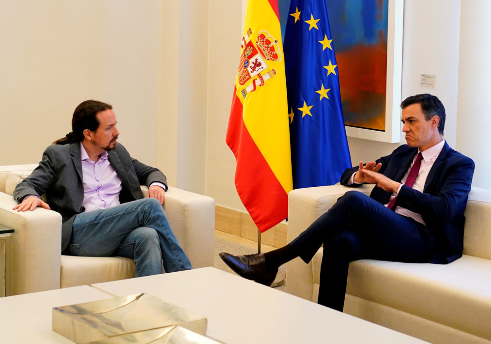El presidente del Gobierno en funciones, Pedro Sánchez, con el líder de Unidas Podemos, Pablo Iglesias, en un encuentro en el Palacio de la Moncloa, en mayo, tras las elecciones del 28-A. REUTERS/Juan Medina