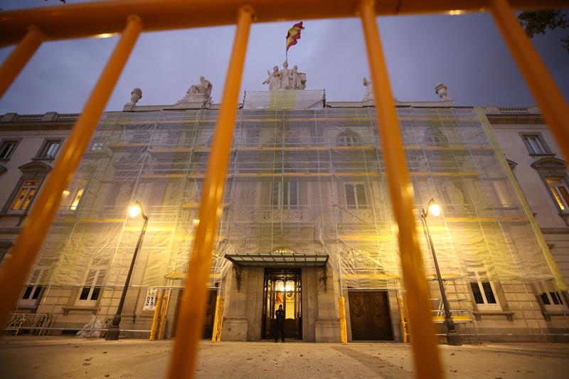 Vista de la fachada del Tribunal Supremo, en las horas previas de hacer pública la sentencia por el 'procés'. EFE/Javier Lizón
