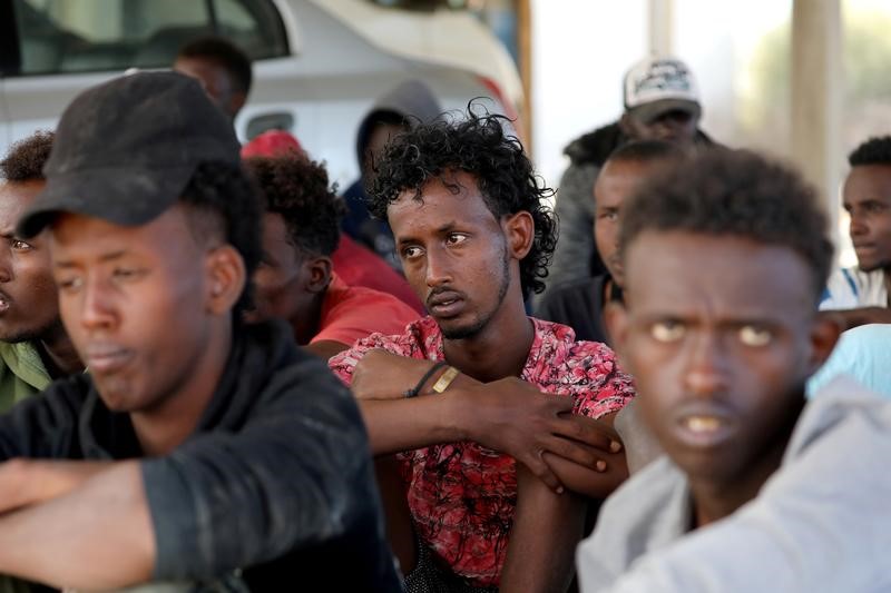 Un grupo de migrantes, tras ser rescatados por la guardia costera libia en Trípoli. REUTERS / Ismail Zitouny