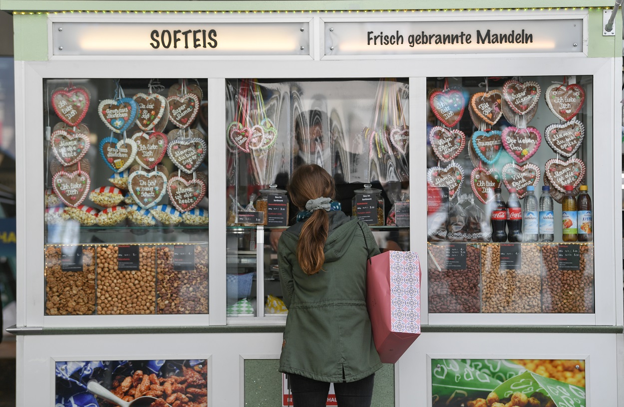 Pasteles de jejjibre con forma de corazón en una tienda en Munich. REUTERS/Andreas Gebert