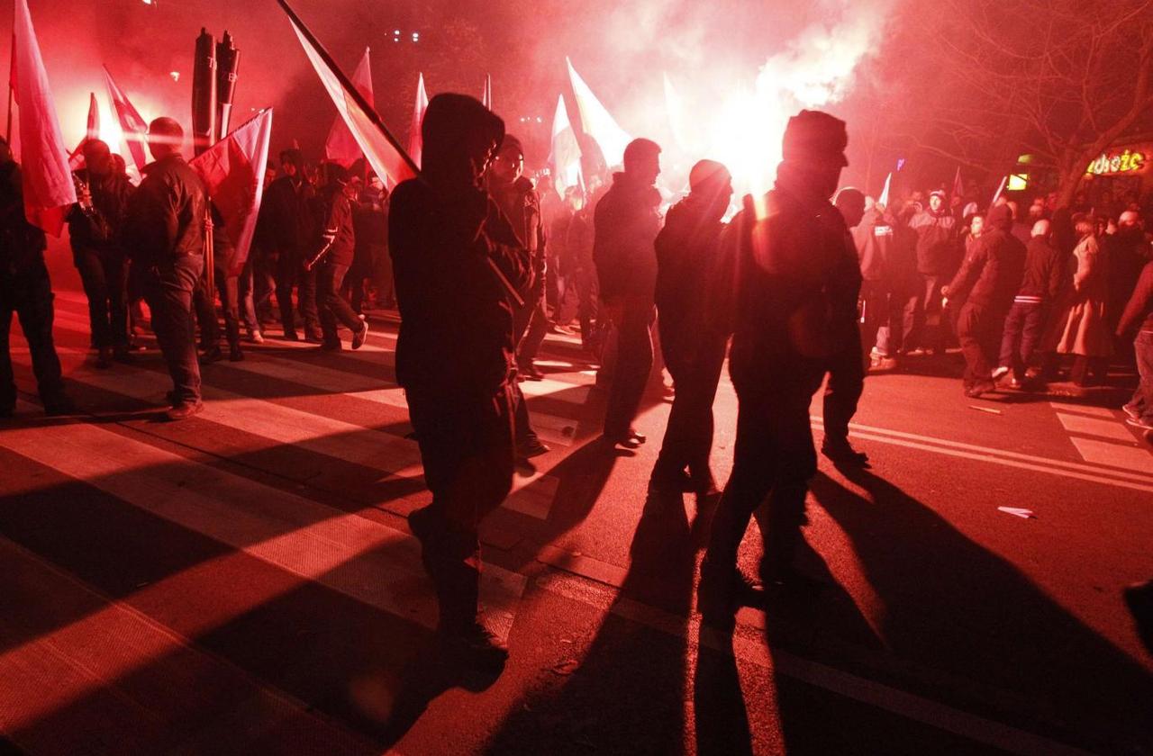 Manifestantes de ultraderecha en Varsovia, participando en su marcha anual coincidiendo con el Dia Nacional de Polonia. REUTERS