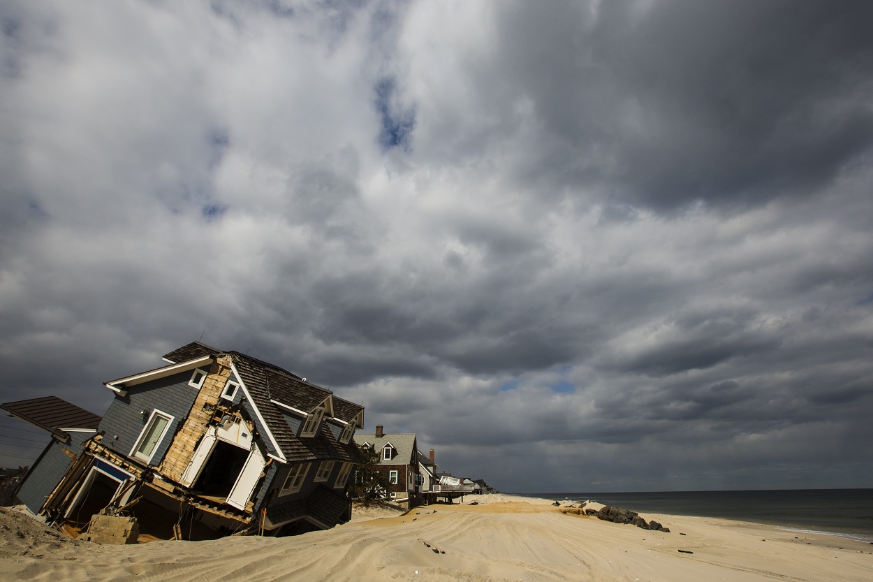 Casas destruidas en la costa, tras el paso del Huracán Sandy, en Mantoloking (Nueva Jersey, EEUU). REUTERS / Lucas Jackson