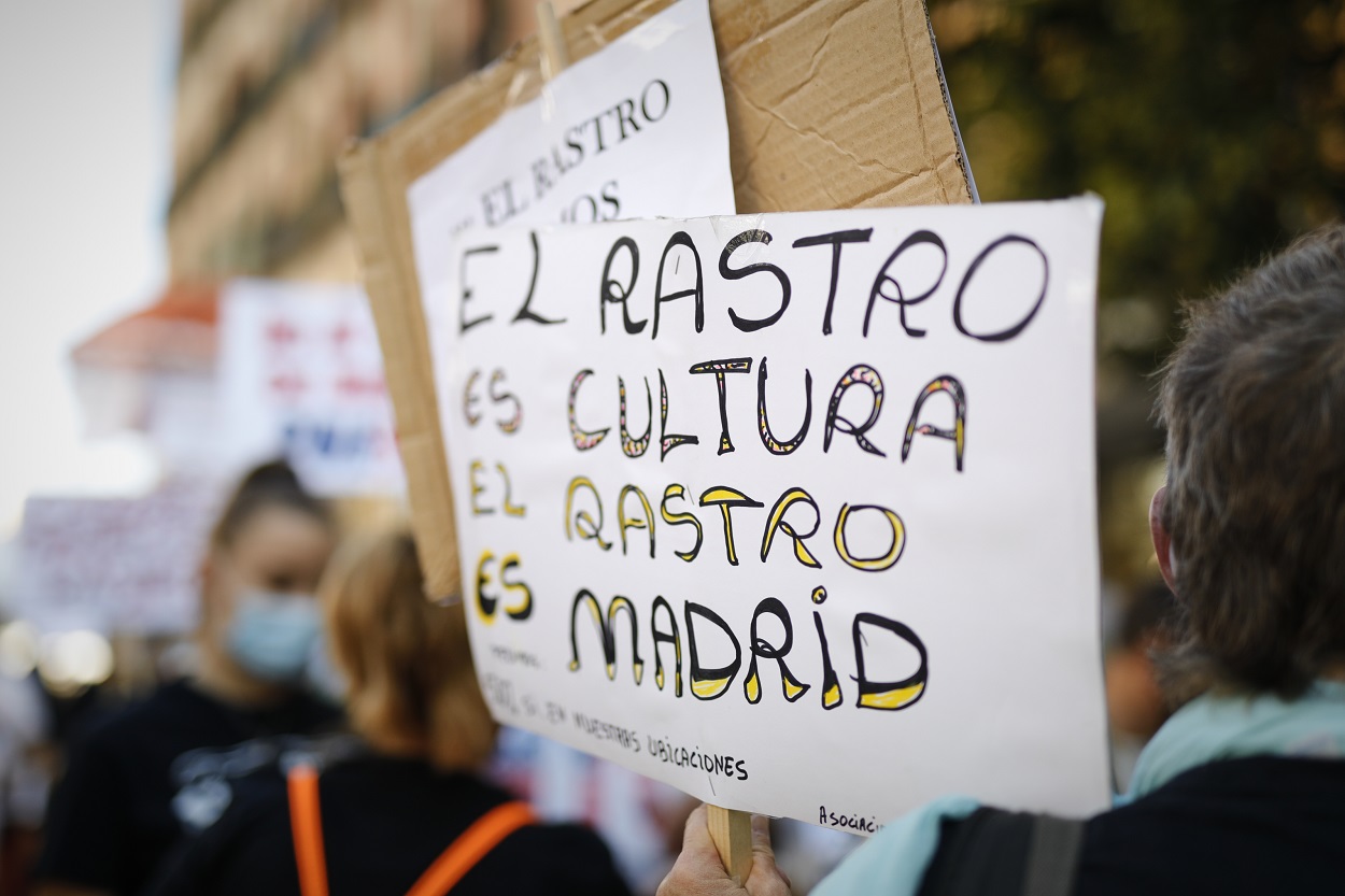 Manifestación de los vendedores del Rastro de Madrid para reclamar la reapertura del mercadillo: E.P./Jesús Hellín