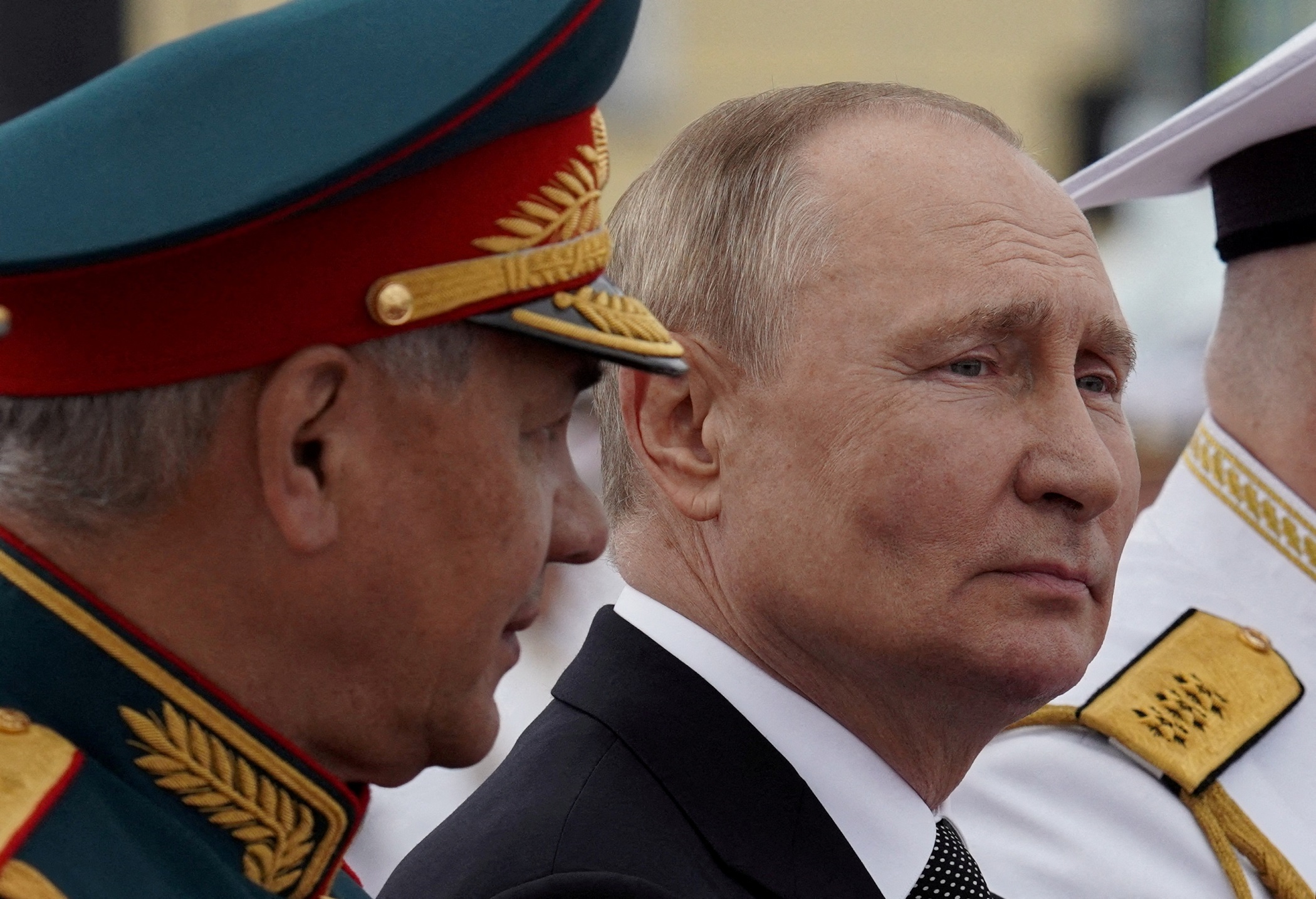 El presidente ruso, Vladimir Putin, asiste a un desfile por el Día de la Marina en San Petersburgo el 31 de julio de 2022. -REUTERS