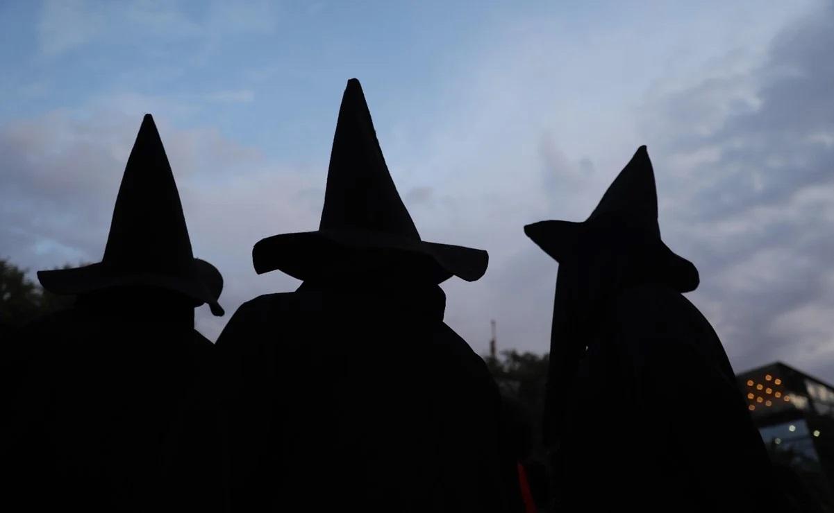 Imagen de tres brujas.- EFE