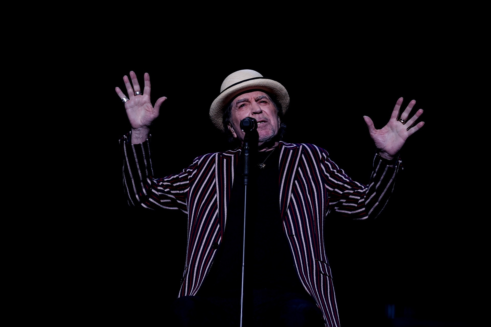 El cantante Joaquín Sabina durante una actuación en el Wizink Center, a 23 de mayo de 2023, en Madrid / Ricardo Rubio (Europa Press)