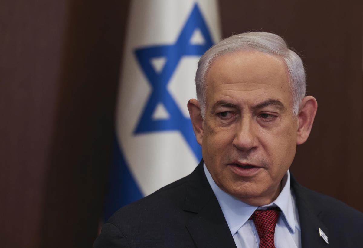Benjamin Netanyahu, primer ministro de Israel, en una imagen del pasado 10 de diciembre durante una reunión de su Gabinete de guerra. - Ronen Zvulun | EFE