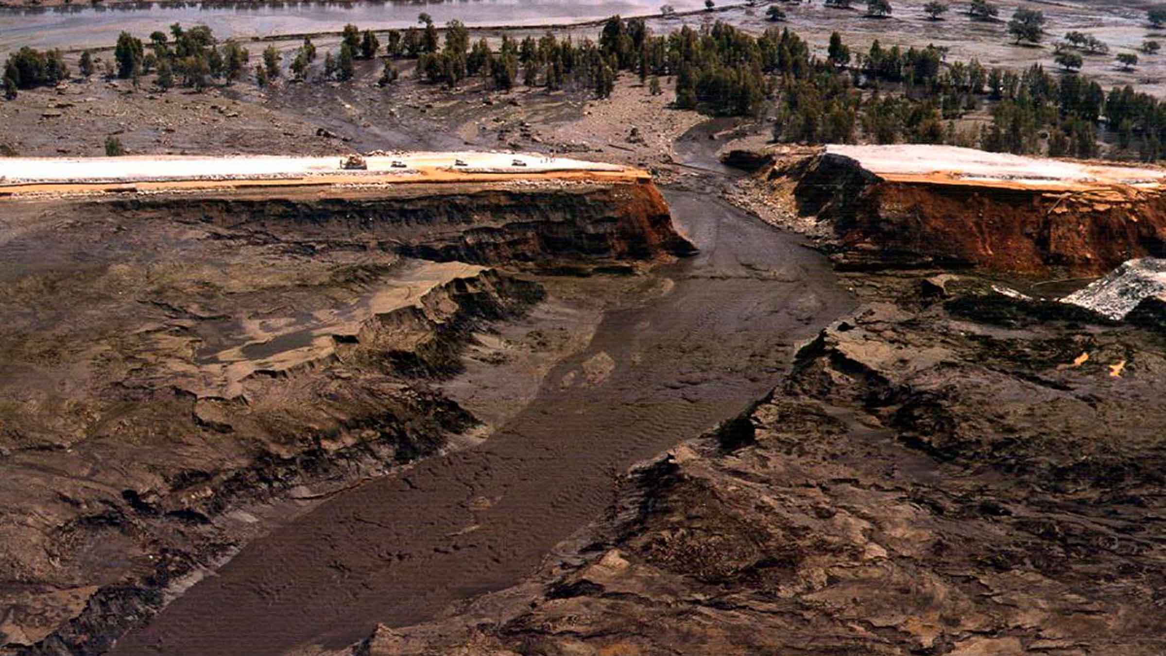 Vertidos del desastre de la mina de Aznalcóllar en 1998, Sevilla.