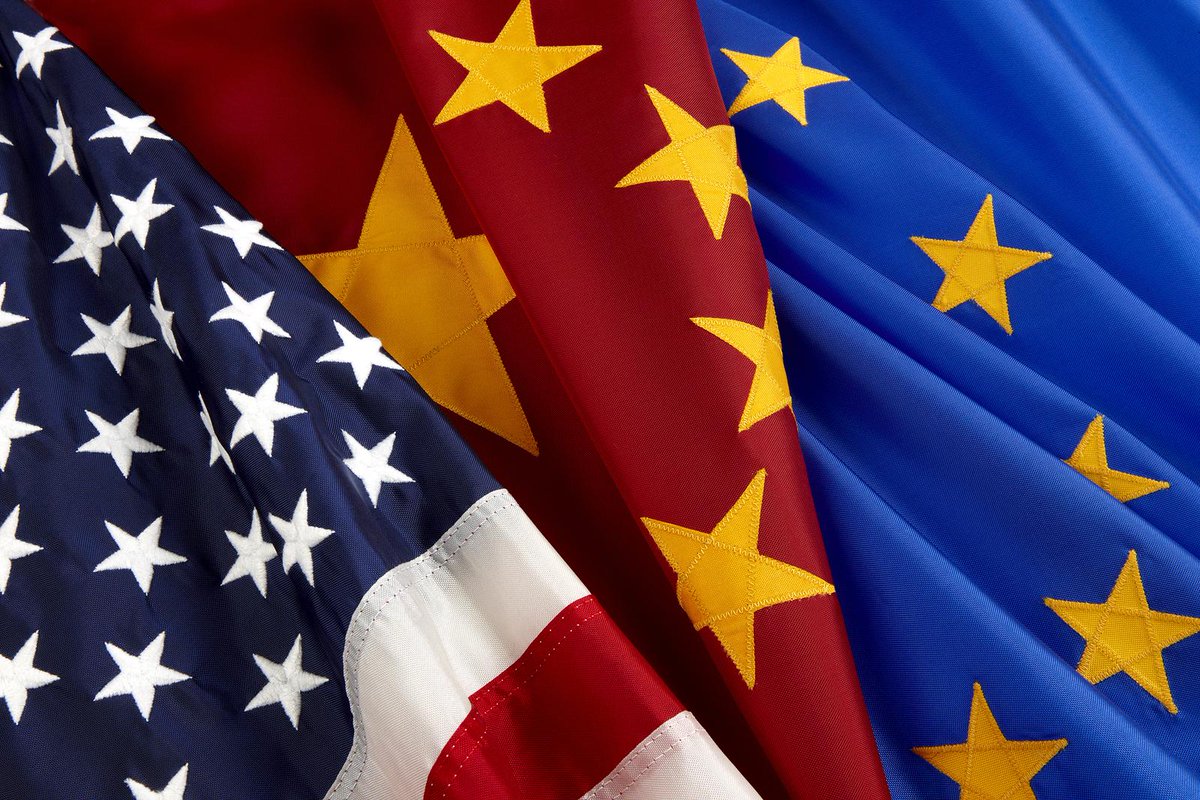 Banderas de EEUU, China y la UE.