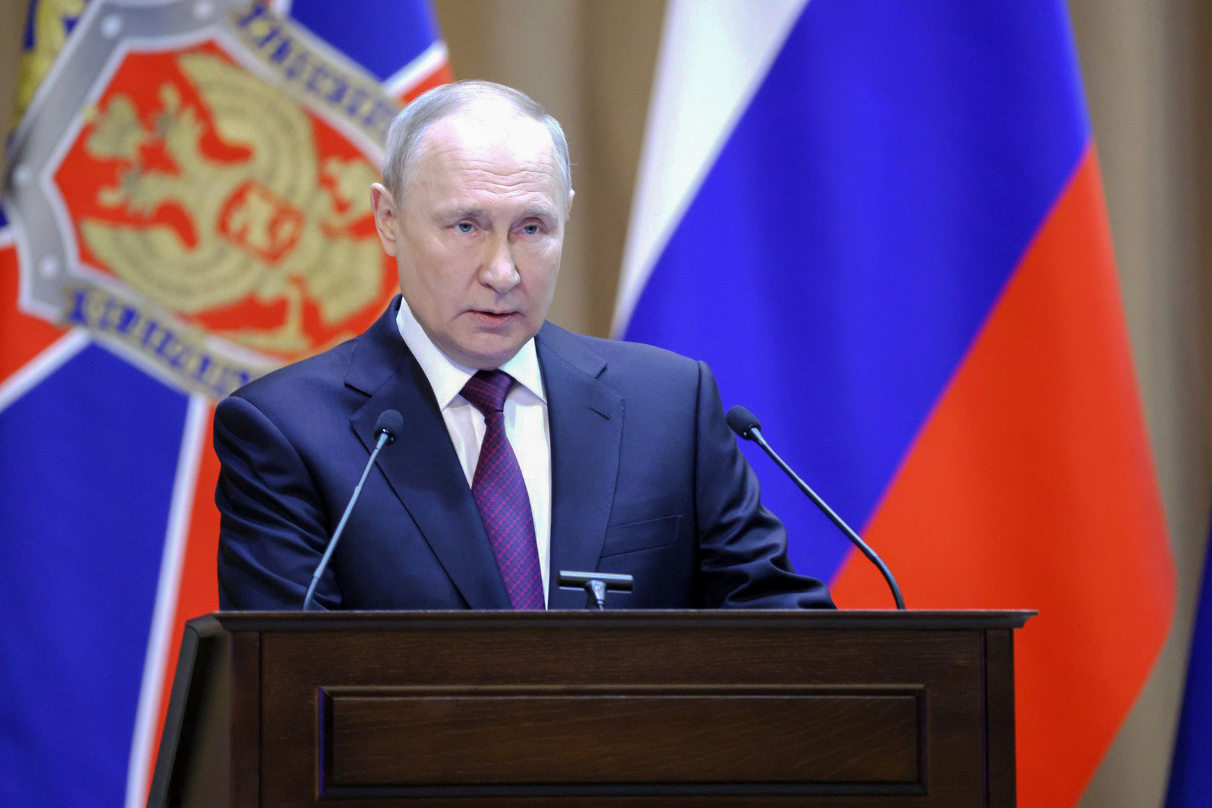 El presidente de Rusia, Vladimir Putin, pronuncia un discurso durante una reunión ampliada de la junta del Servicio Federal de Seguridad, a 28 de febrero de 2023, en Moscú (Rusia). Foto: Kremlin / dpa