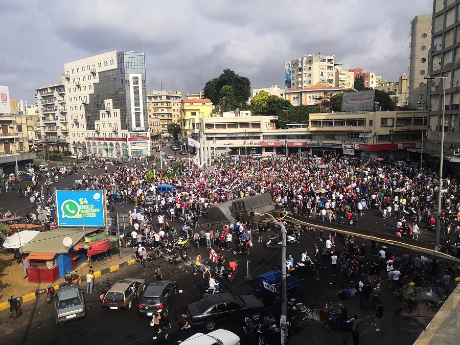 Inicio de la concentración en la plaza Abdul Hamid Karami en Trípoli, el segundo día de protestas.