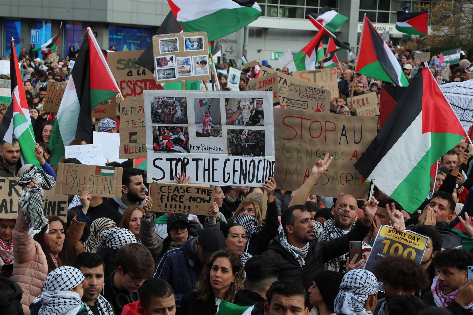 Varios manifestantes durante una protesta pro Palestina en Bruselas, a 22/10/2023. Nicolas Maeterlinck / Belga / dpa / Europa Press.