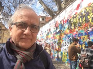 Los tuits de Cassandra y el muro John Lennon de Praga