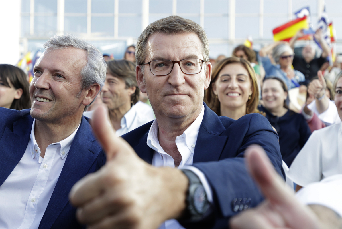 Alberto Núñez Feijóo, durante el cierre de campaña del PP en A Coruña. / Cabalar (EFE)