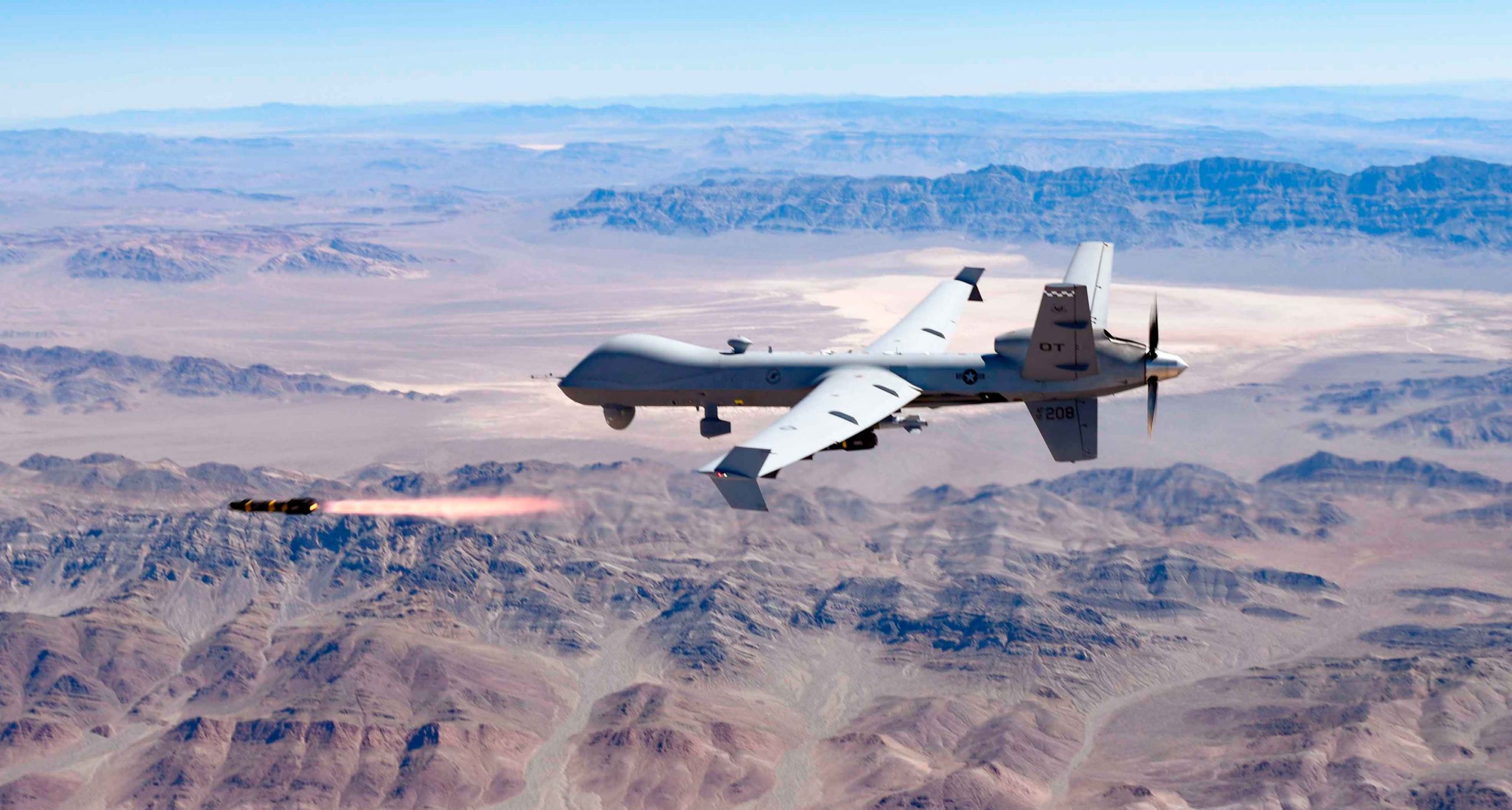 Un dron MQ-9 Reaper realizando maniobras en el desierto de Nevada. - U.S. Air Force photo / Airman 1st Class Victoria Nuzz