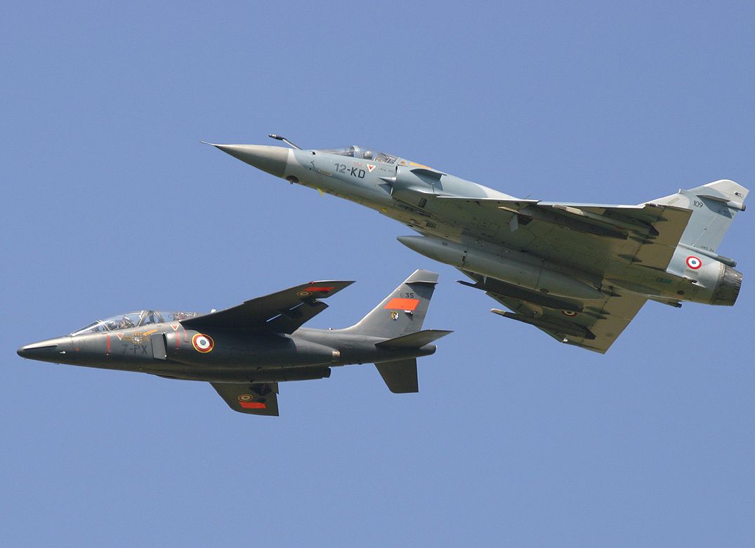 Alphajet y Mirage 2000.