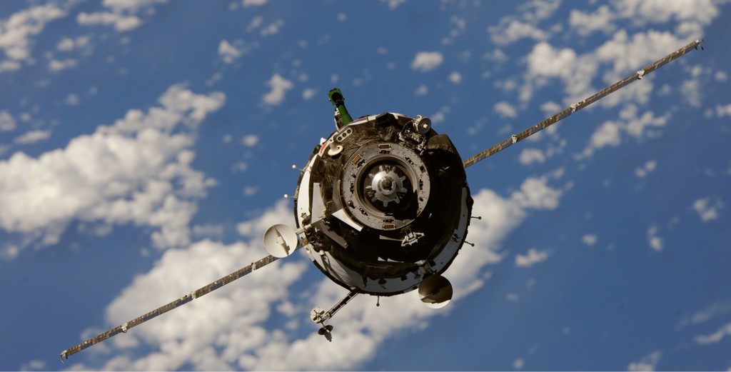 Una Soyuz TMA-M, la más reciente actualización de la veterana nave rusa, se acerca a la Estación Espacial Internacional el 9 de octubre de 2010. Foto: NASA.