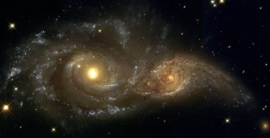 NGC2207+IC2163 en luz visible tomadas por el Telescopio Espacial Hubble. Imagen: NASA/JPL (dominio público)