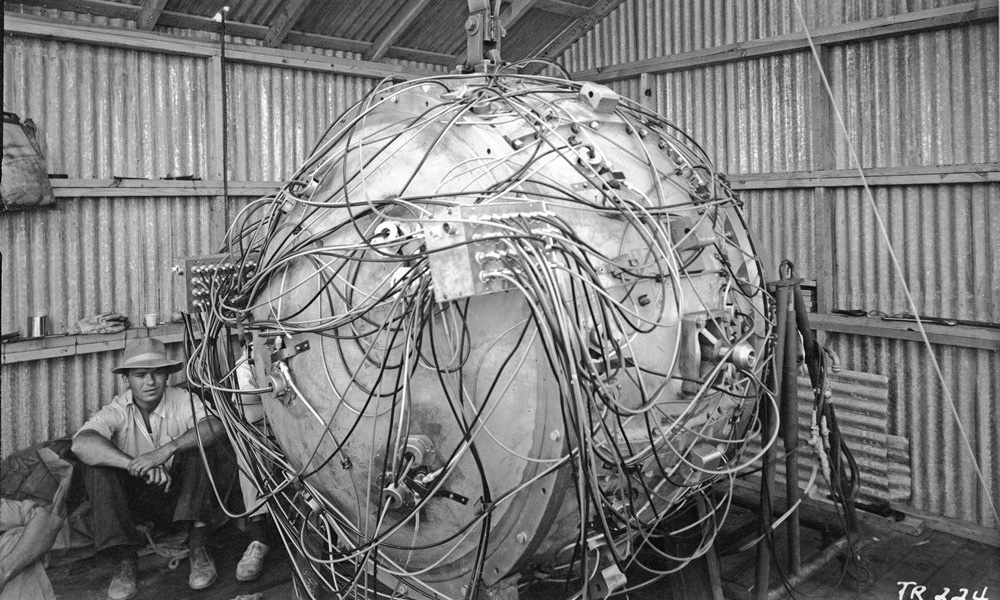 El paquete físico ("el explosivo en si") por ultracompresión de plutonio-239 usado para Trinity y Nagasaki. Imagen: Wikimedia Commons.