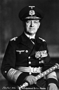 El Grossadmiral Erich Raeder (1876 – 1960). Imagen: Bundesarchiv vía Wikimedia Commons.