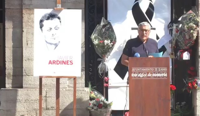 Homenaje en Yanes por el concejal de IU Javier Ardines