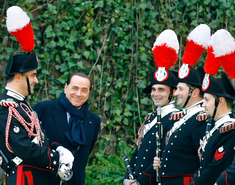 Dimite Berlusconi