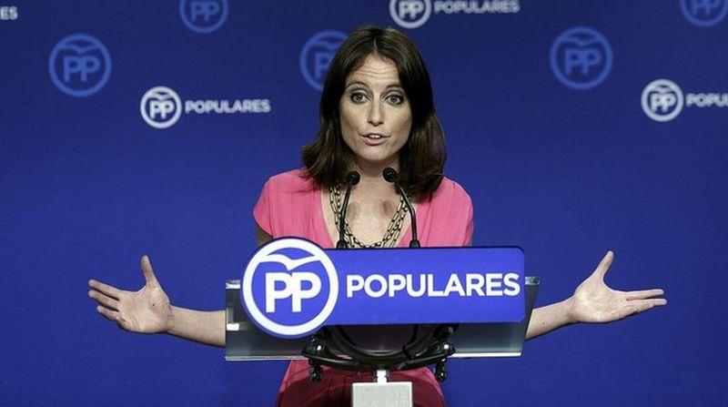 La diputada catalana del PP Andrea Levy, en una rueda de prensa. EFE/Emilio Naranjo
