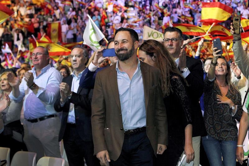 El presidente de Vox, Santiago Abascal, durante el acto celebrado en el Palacio de Vistalegre de Madrid. EFE/ Paolo Aguilar