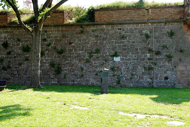 Paredón del castillo de Montjuic donde fue fusilado Companys el 15 de octubre de 1940