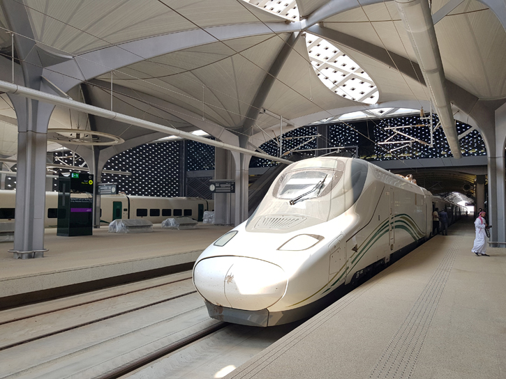 El tren AVE en la nueva estación del tren de alta velocidad La Meca-Medina, en Yeda (Arabia Saudí). REUTERS/Stephen Kalin