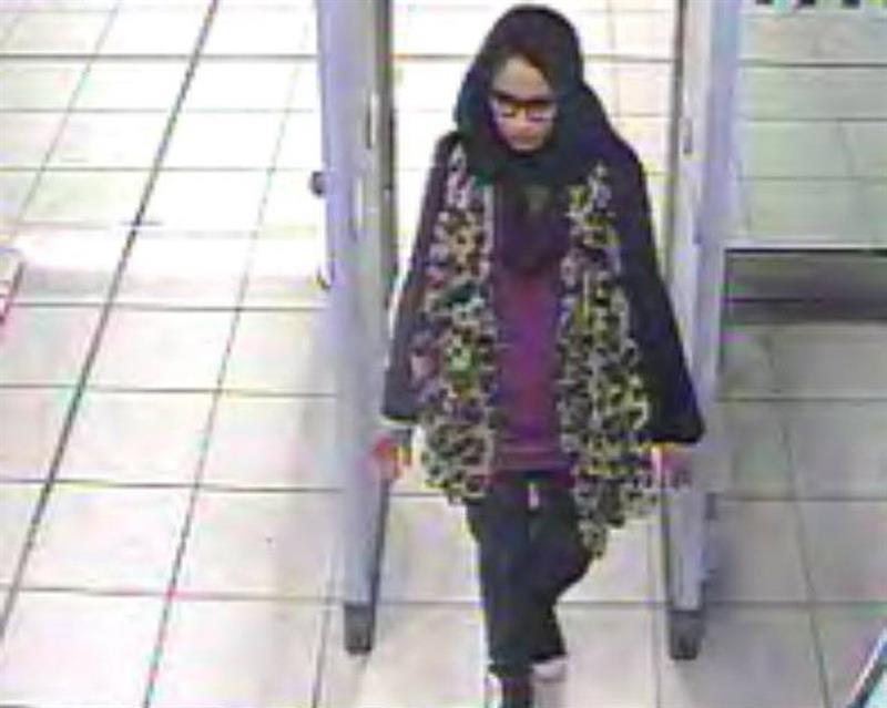 Fotografía de archivo del 20 de febrero de 2015de Shamima Begum en el aeropuerto de Gatwick (Londres). EFE