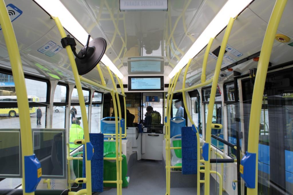 Interior de un autobús de la EMT de Madrid. EFE