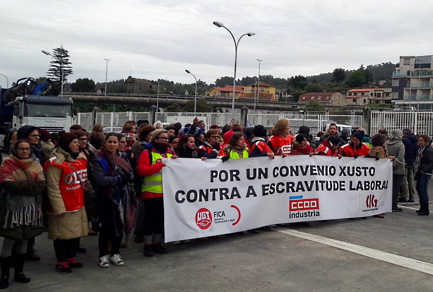 Manifestación de trabajadoras del sector de elaborados del mar y congelados.