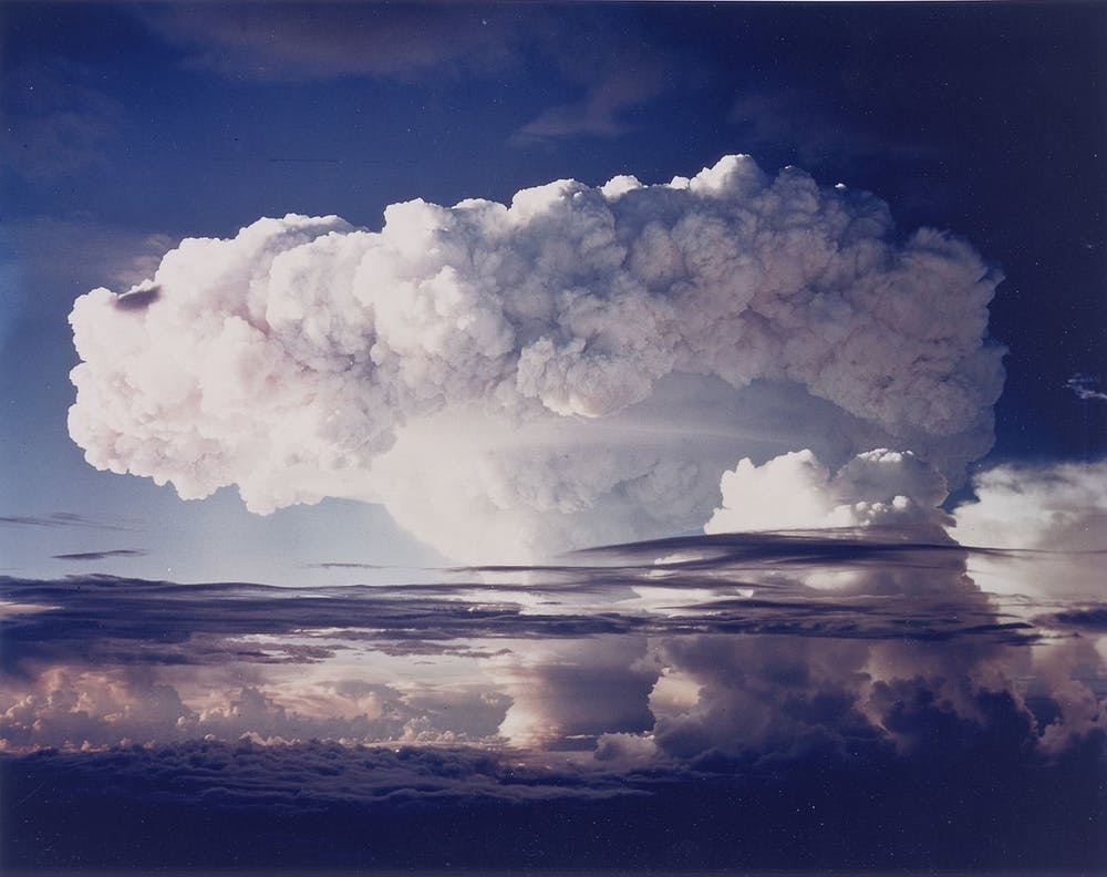 Test de Ivy Mike, la primera bomba termonuclear de fusión nuclear (1952). Wikimedia Commons